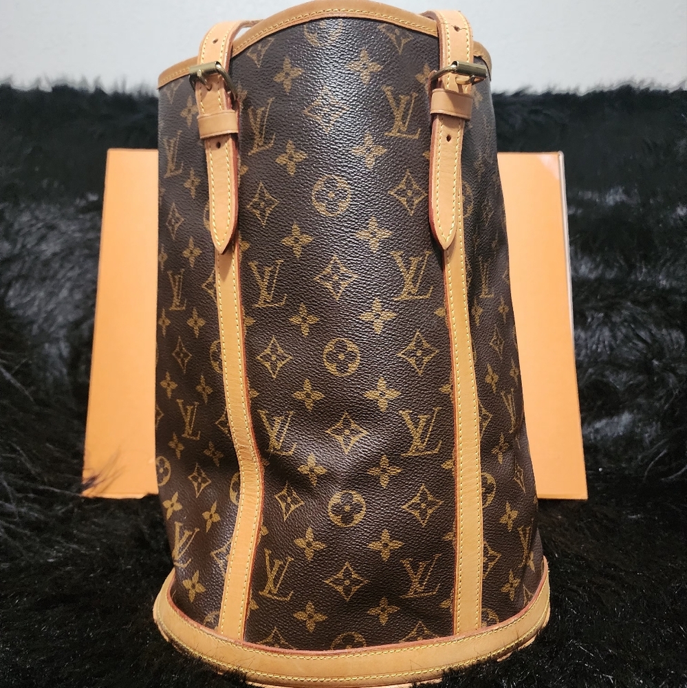 AUTHENTIC LOUIS VUITTON BUCKET BAG GM